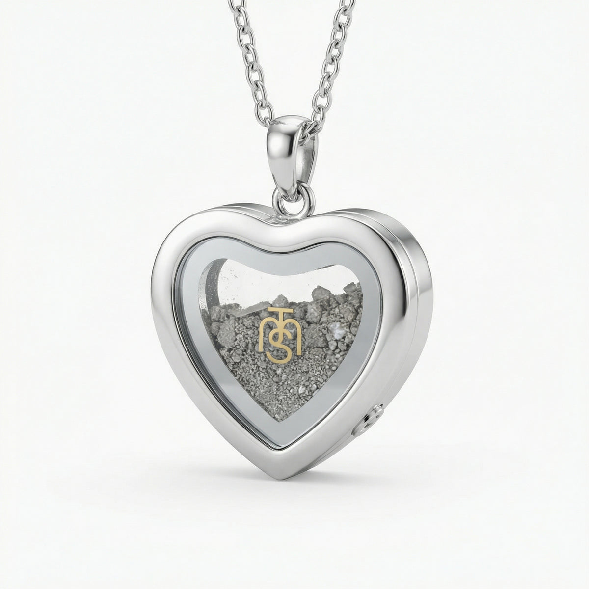 Heart pendant holding authenticated Temple Mount soil