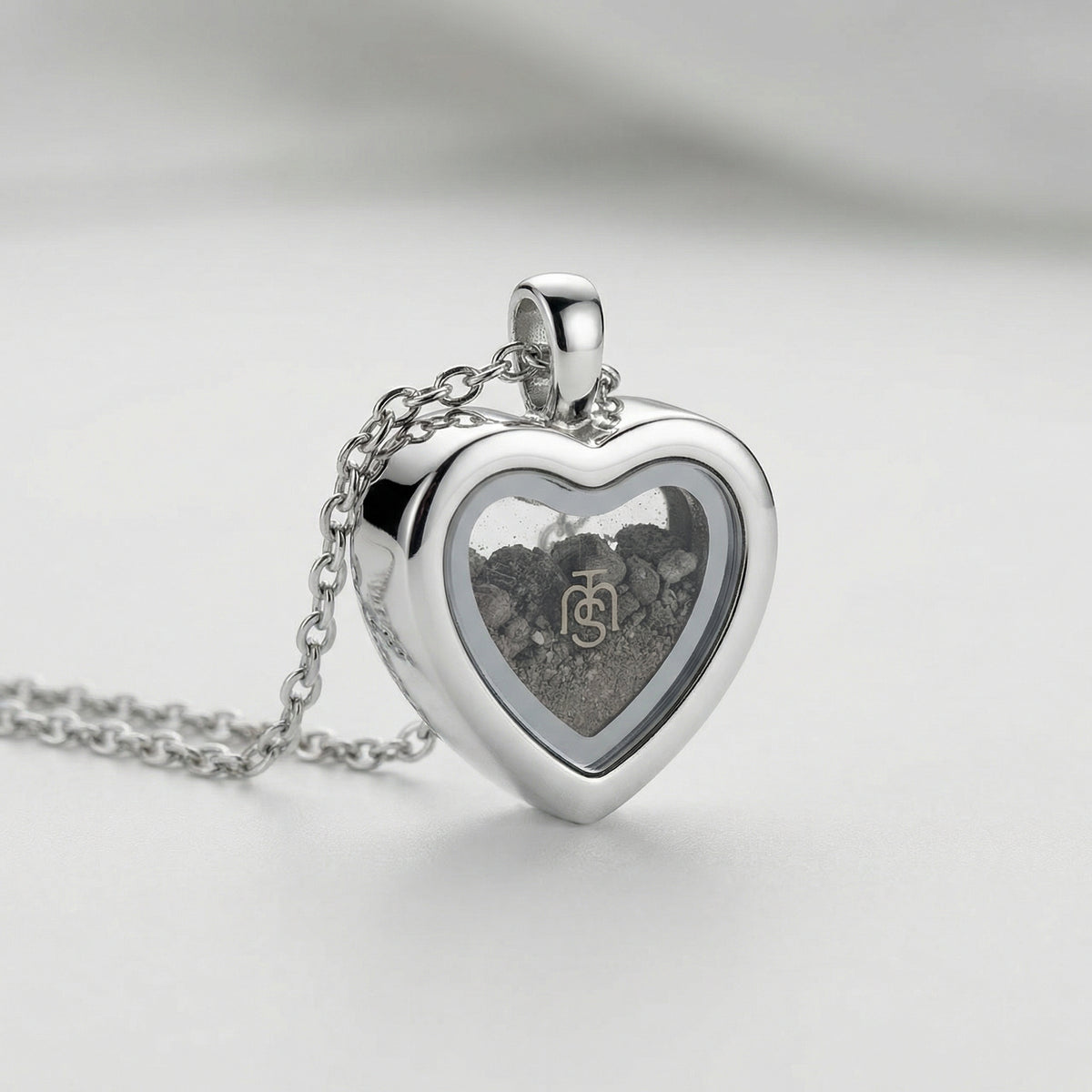 Heart pendant holding authenticated Temple Mount soil