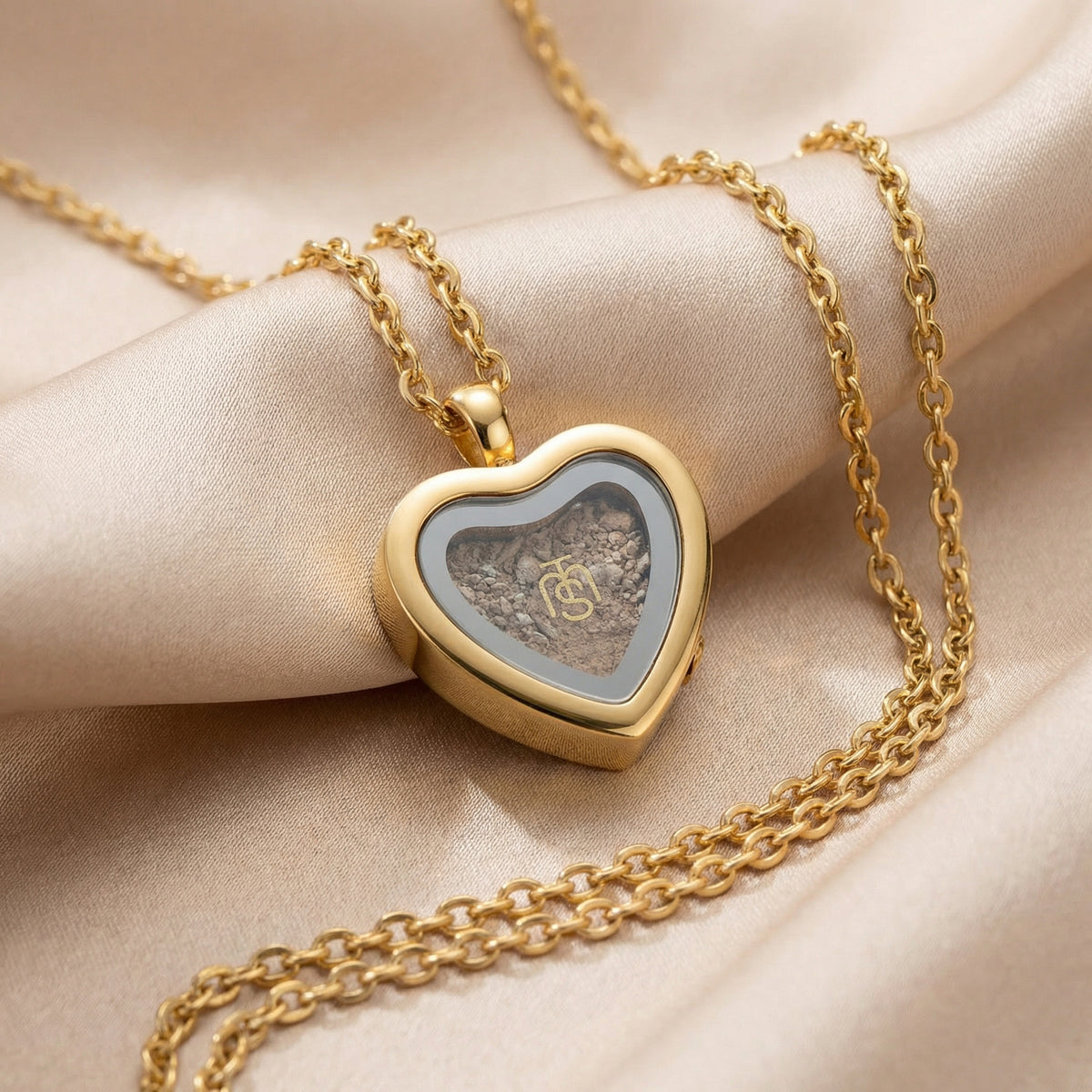 Heart pendant holding authenticated Temple Mount soil